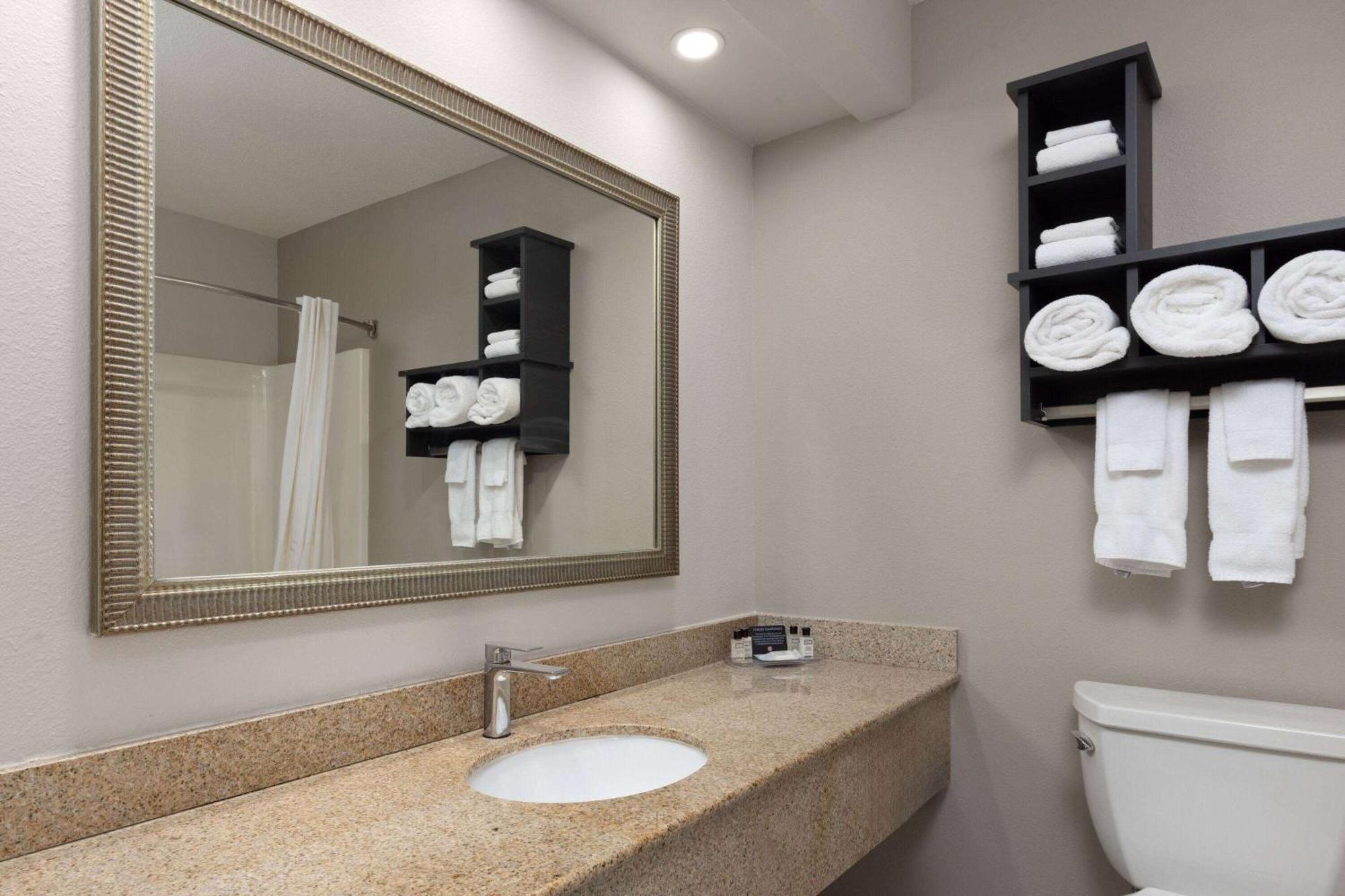 Links Bos Landen Hotel & Spa Of Pella, Trademark By Wyndham ภายนอก รูปภาพ